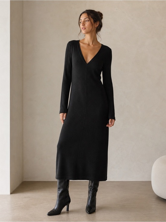 Linda Allard Ellen Tracy Dresses & Skirts - Linda Allard Ellen Tracy 100% Wool Vintage V-Neck Midi Dress with Long Sleeves